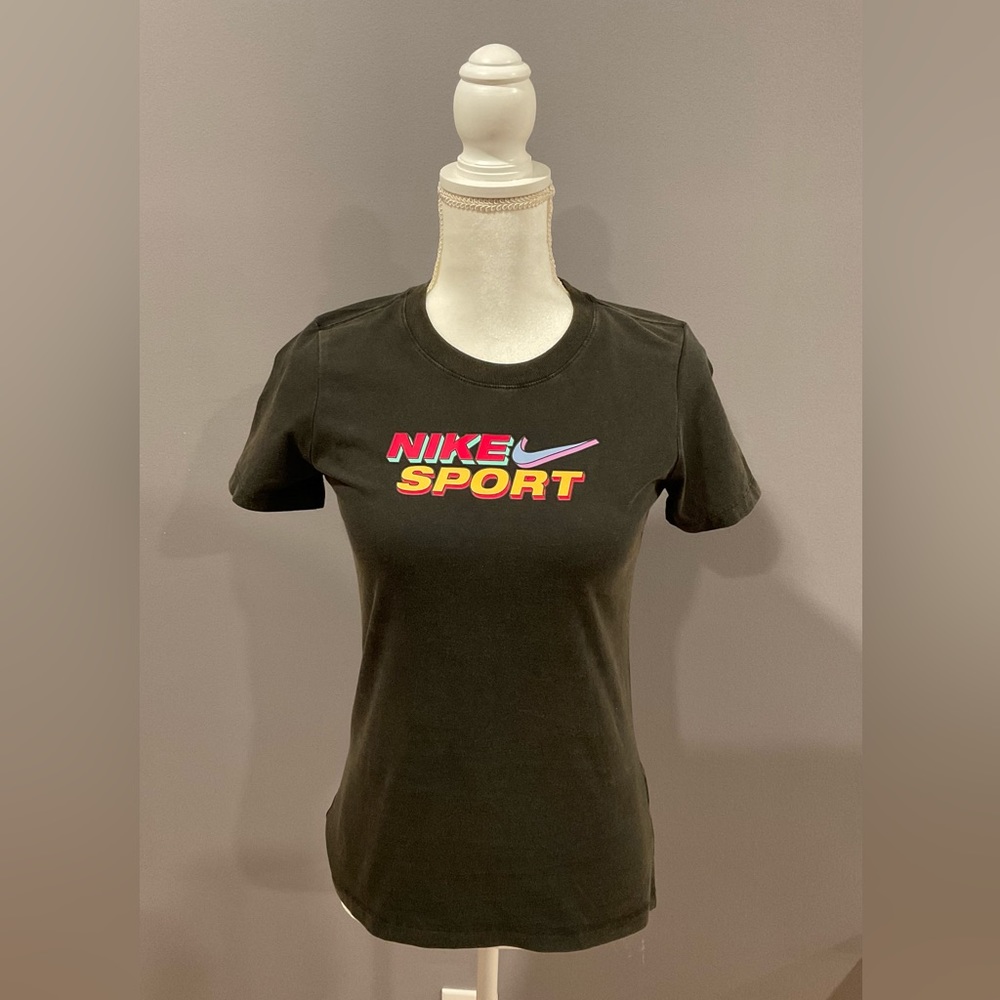 Nike women's tshirt - Picture 1 of 3